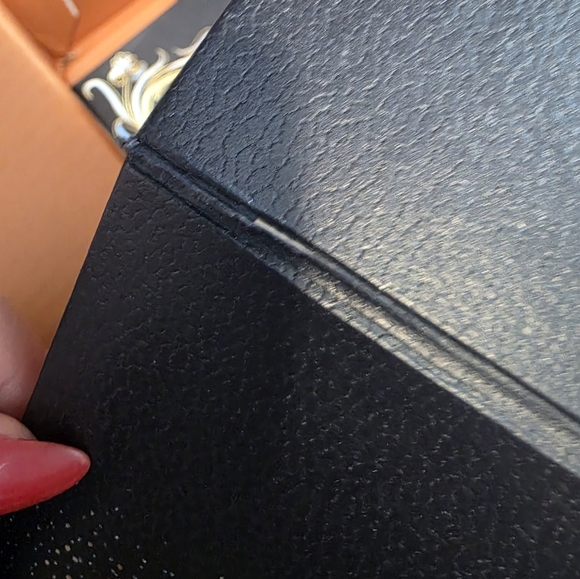 Louos Vuitton 2025 Holiday Packaging Set - Picture 4 of 9